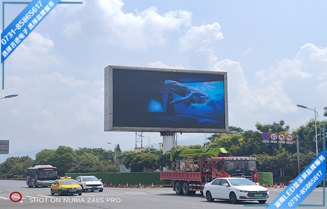 郴州郴州大道珠江桥头户外全彩LED显示屏